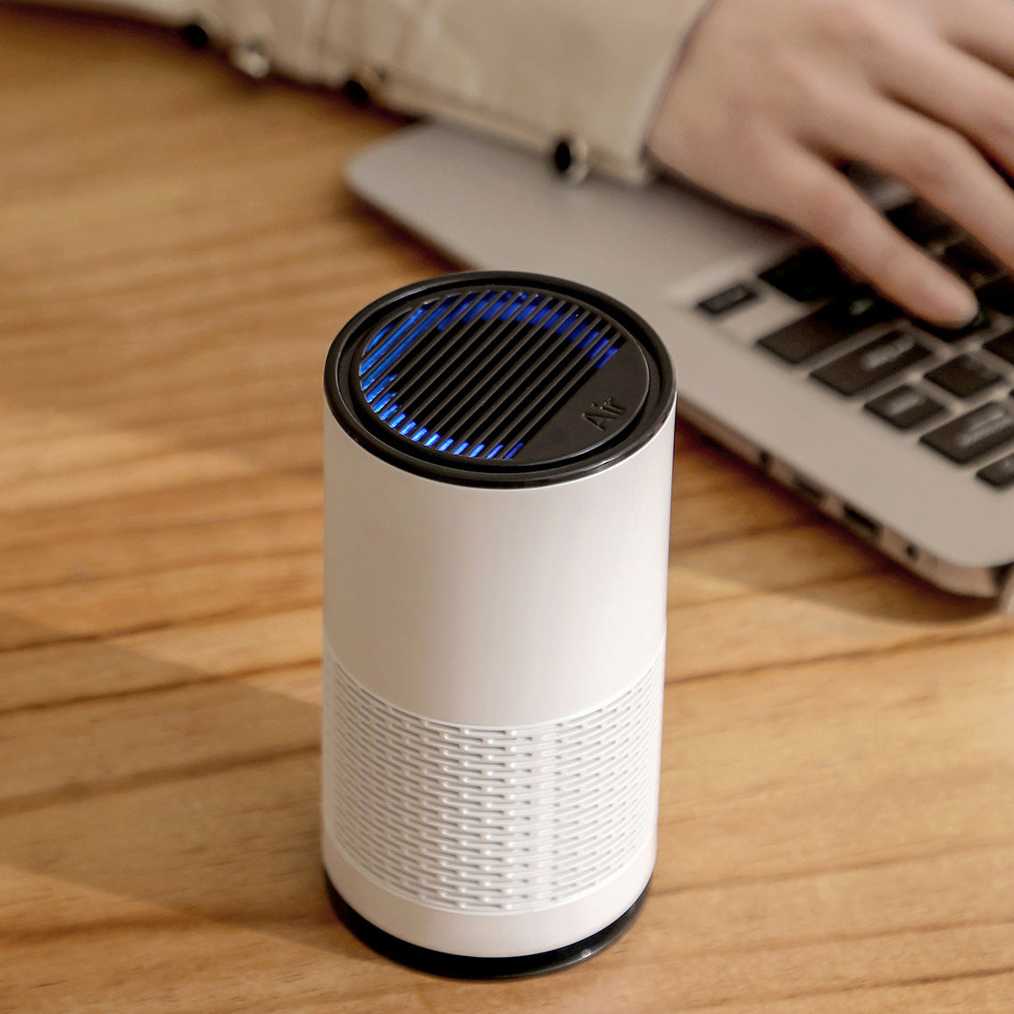 USB Car Air Purifier: Mini Aromatherapy and Formaldehyde Removal Device with Negative Ion Technology